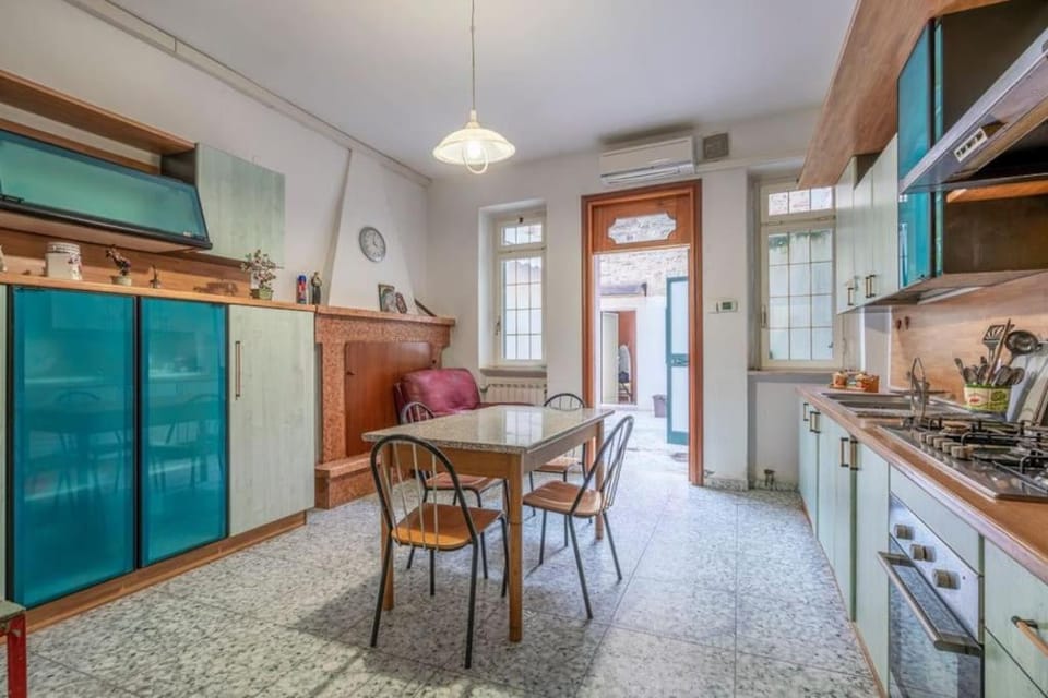 Kitchen or kitchenette, Living room, Dining area, oven, stove
