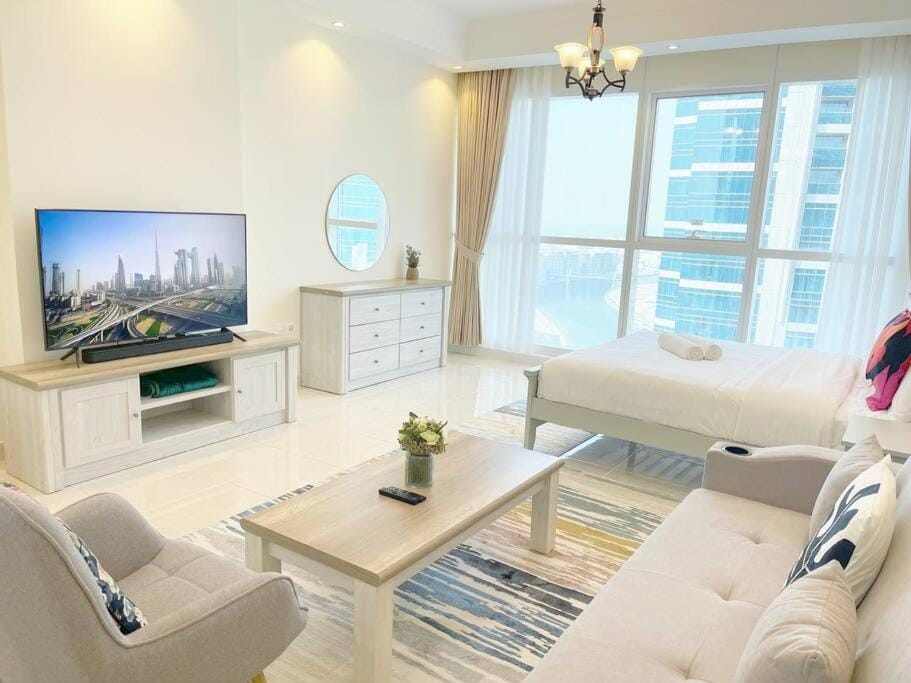 Bed, TV and multimedia, Living room, Photo of the whole room