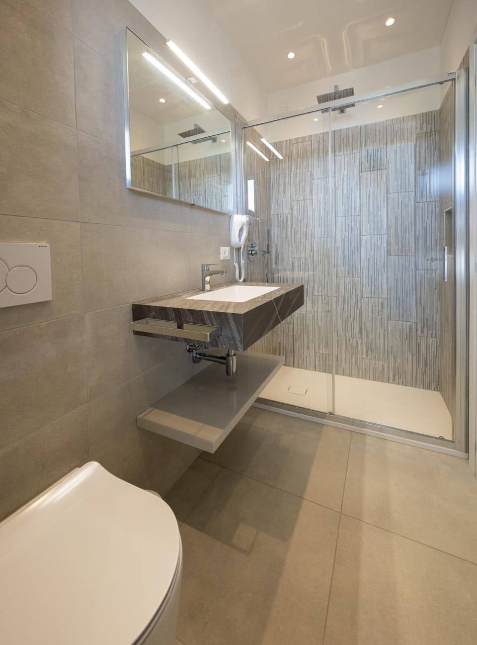 Shower, Toilet, Bathroom, bidet, heating, towels