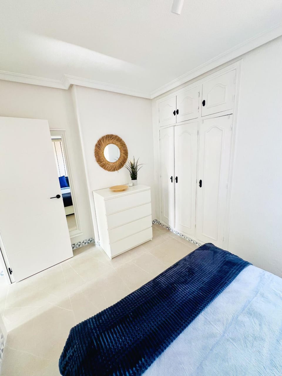 Bed, Photo of the whole room, Bedroom, wardrobe
