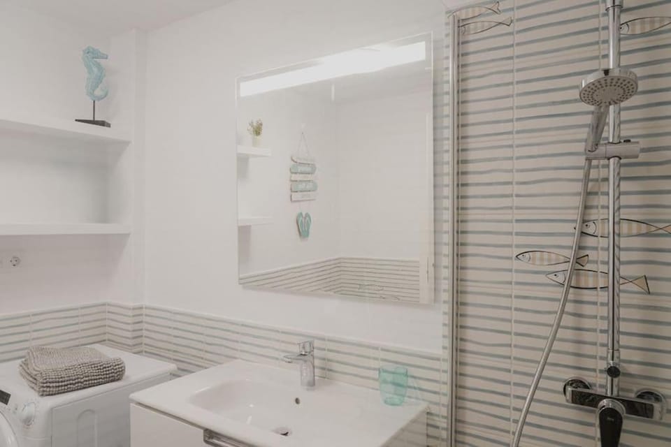 Shower, Bathroom, towels