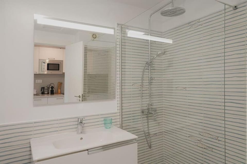 Shower, Bathroom