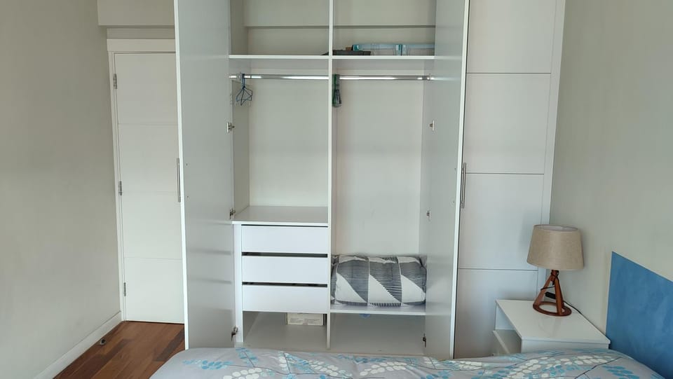 Bed, TV and multimedia, Photo of the whole room, Bedroom, wardrobe