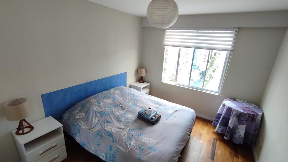 Bed, TV and multimedia, Photo of the whole room, Bedroom, towels