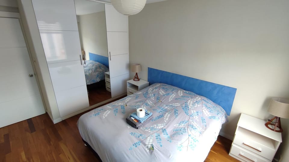 Bed, TV and multimedia, Photo of the whole room, Bedroom, towels, wardrobe