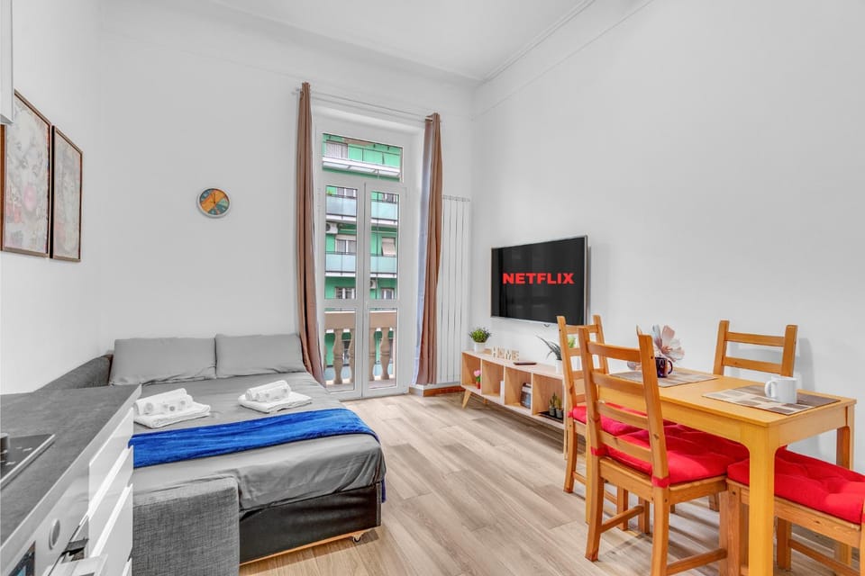 Communal lounge/ TV room, TV and multimedia, Living room, Seating area, Evening entertainment