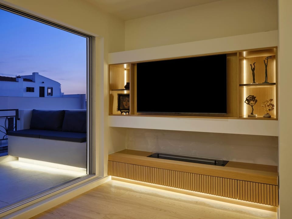 Night, TV and multimedia, View (from property/room), Balcony/Terrace, Evening entertainment