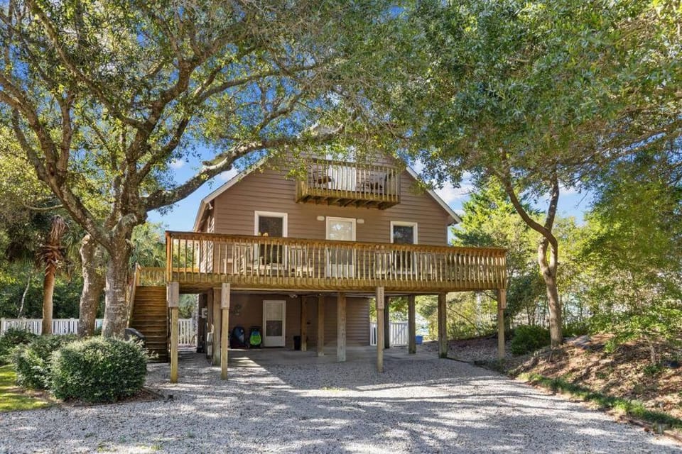 Why Knot Getaway. Emerald Isle Oasis House in Emerald Isle