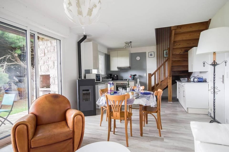 604 - Maison avec grand jardin calme et paisible proximité centre et plage d'Erquy Villa in Brittany
