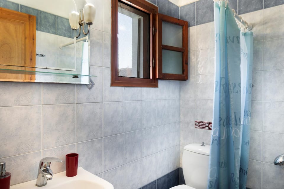 Bathroom, Living room