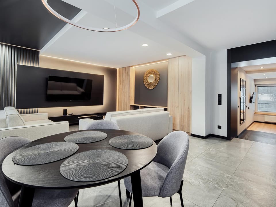 Communal lounge/ TV room, TV and multimedia, Living room, Seating area, Evening entertainment