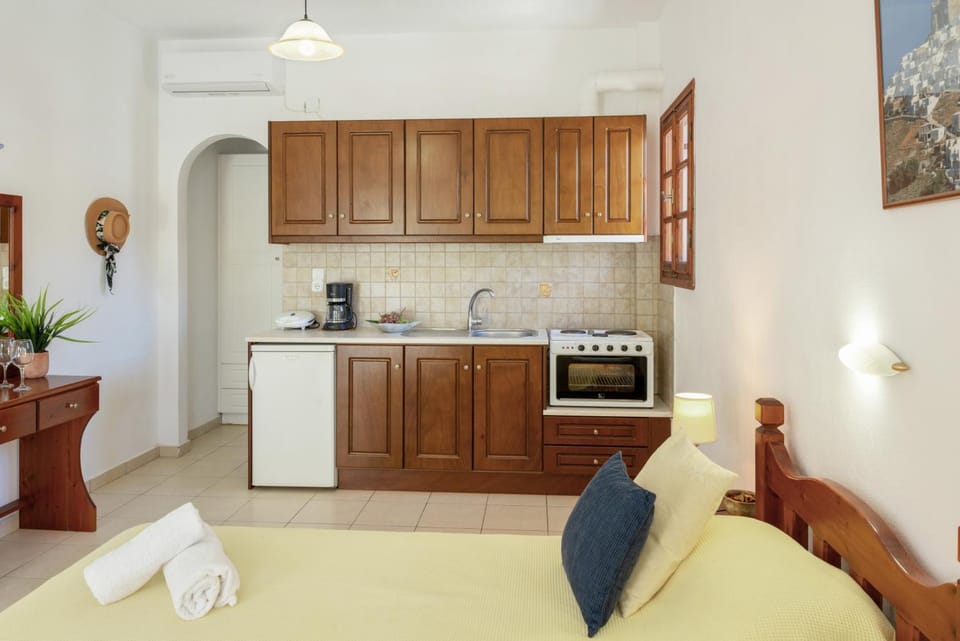 Property building, Kitchen or kitchenette, Living room