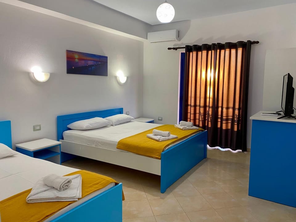 Bed, TV and multimedia, Photo of the whole room, Bedroom, wardrobe