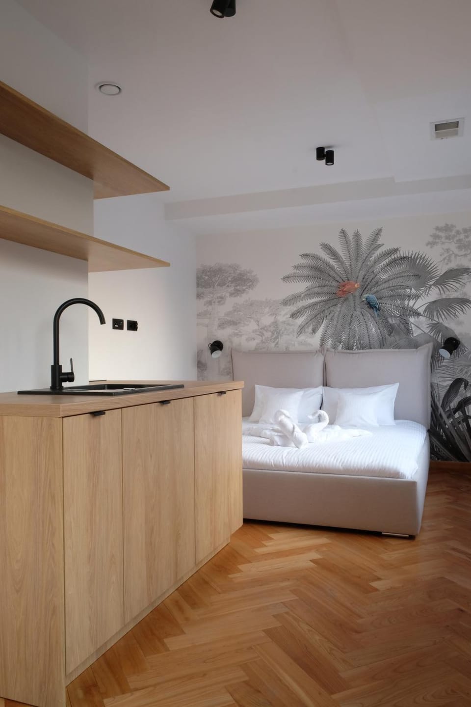 Bed, Kitchen or kitchenette, Photo of the whole room