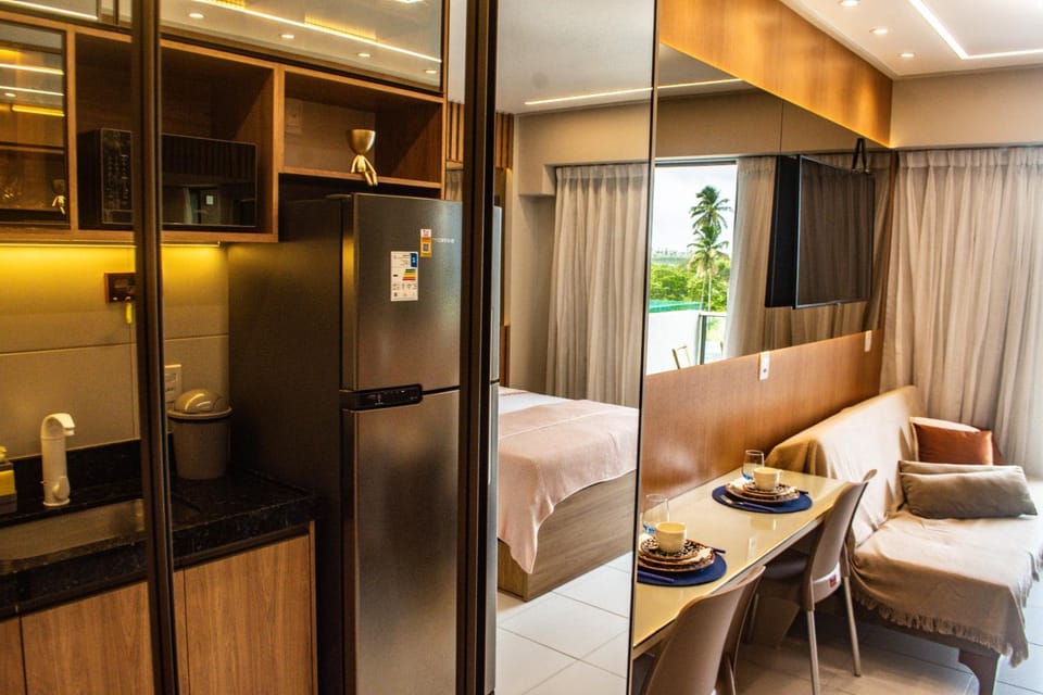 Coffee/tea facilities, Kitchen or kitchenette, Dining area, Food