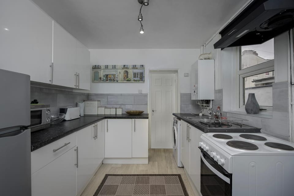 Kitchen or kitchenette, dishwasher, minibar, pet friendly, stove, toaster