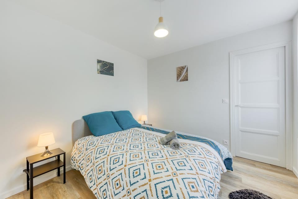 Bed, Photo of the whole room, Bedroom