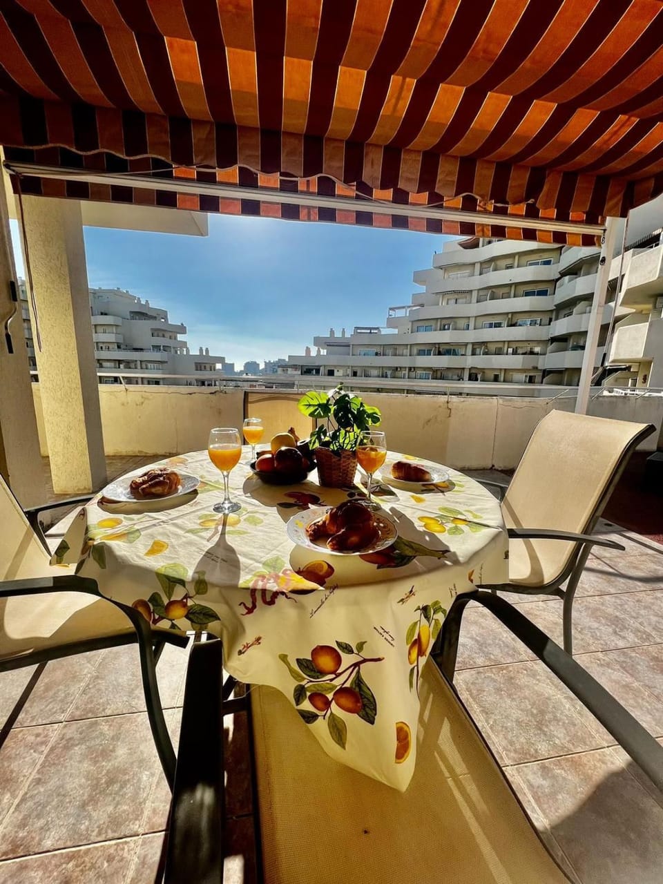 Apartment with sea views and large terrace Apartment in Benalmadena