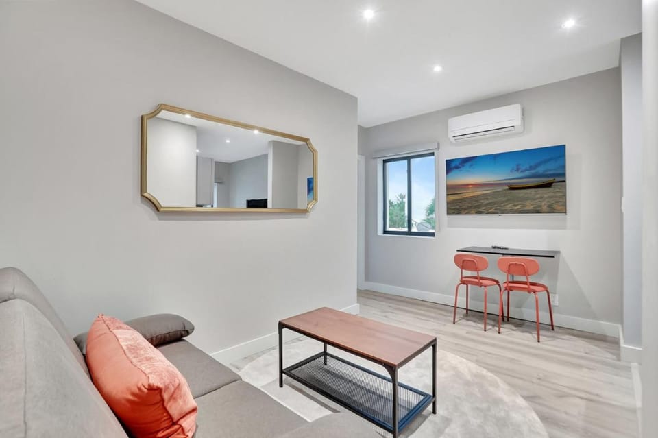 Living room, Seating area, air conditioner