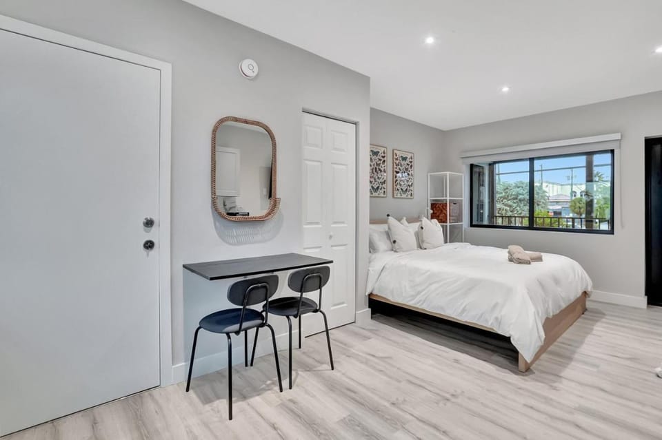 Bed, Living room, Dining area