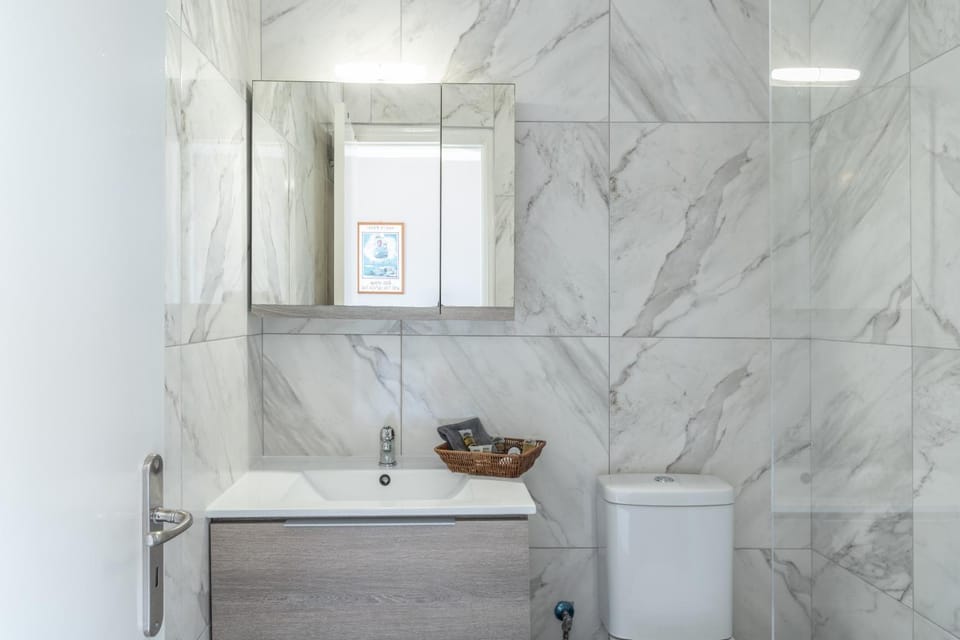 Bathroom, Living room