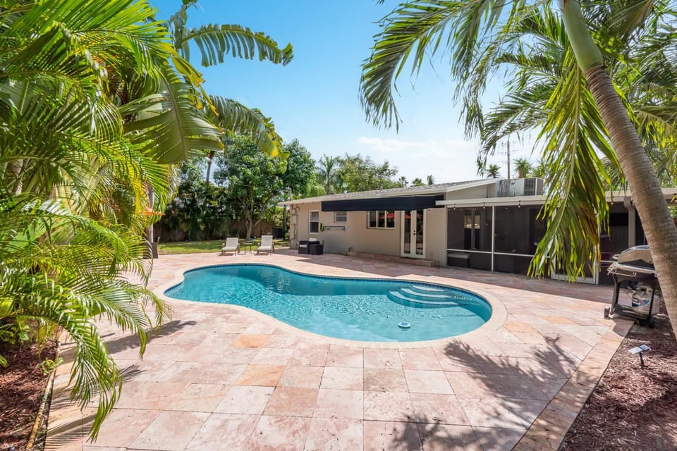 Property building, Garden view, Pool view, Swimming pool, sunbed
