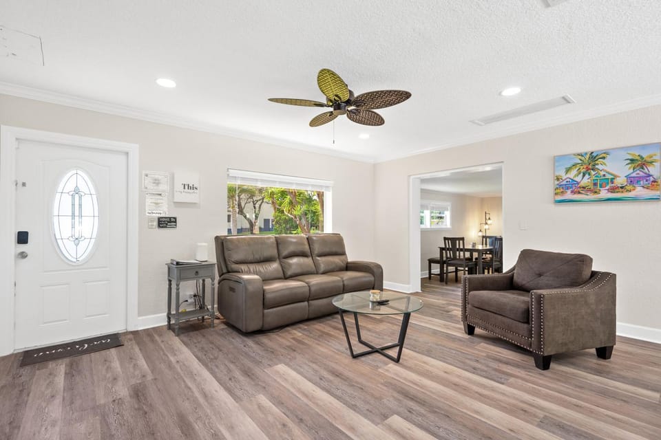 Living room, Seating area, fireplace