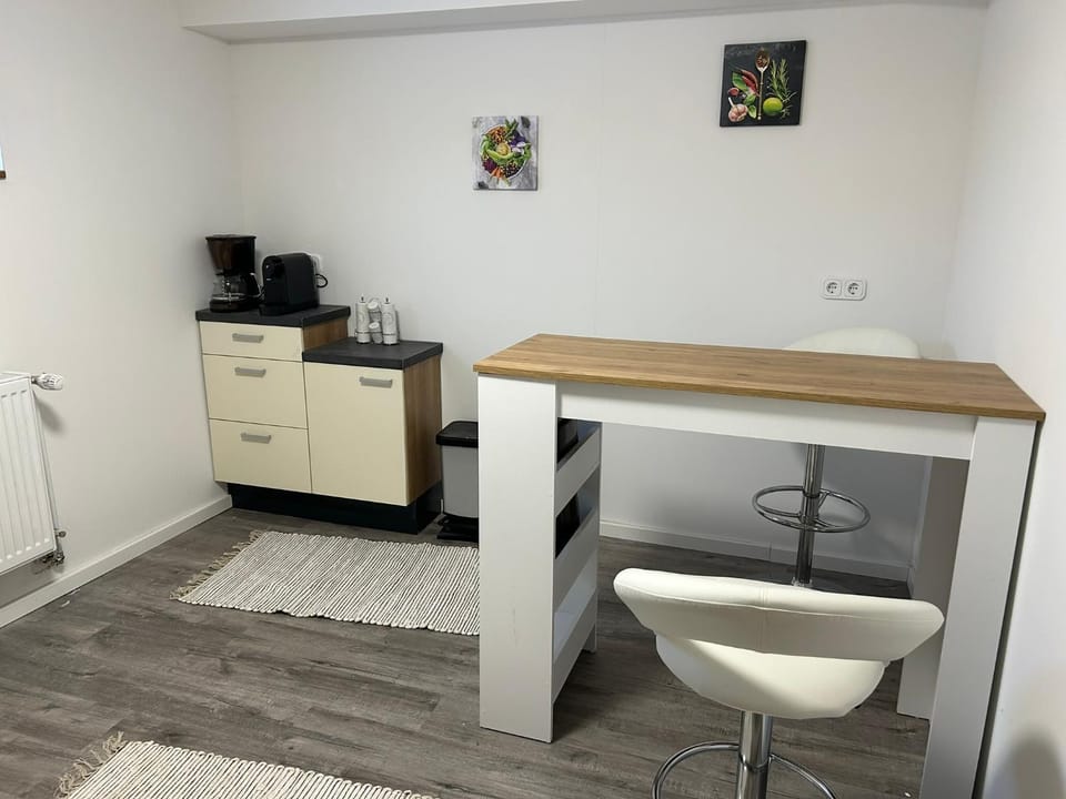 Coffee/tea facilities, Dining area