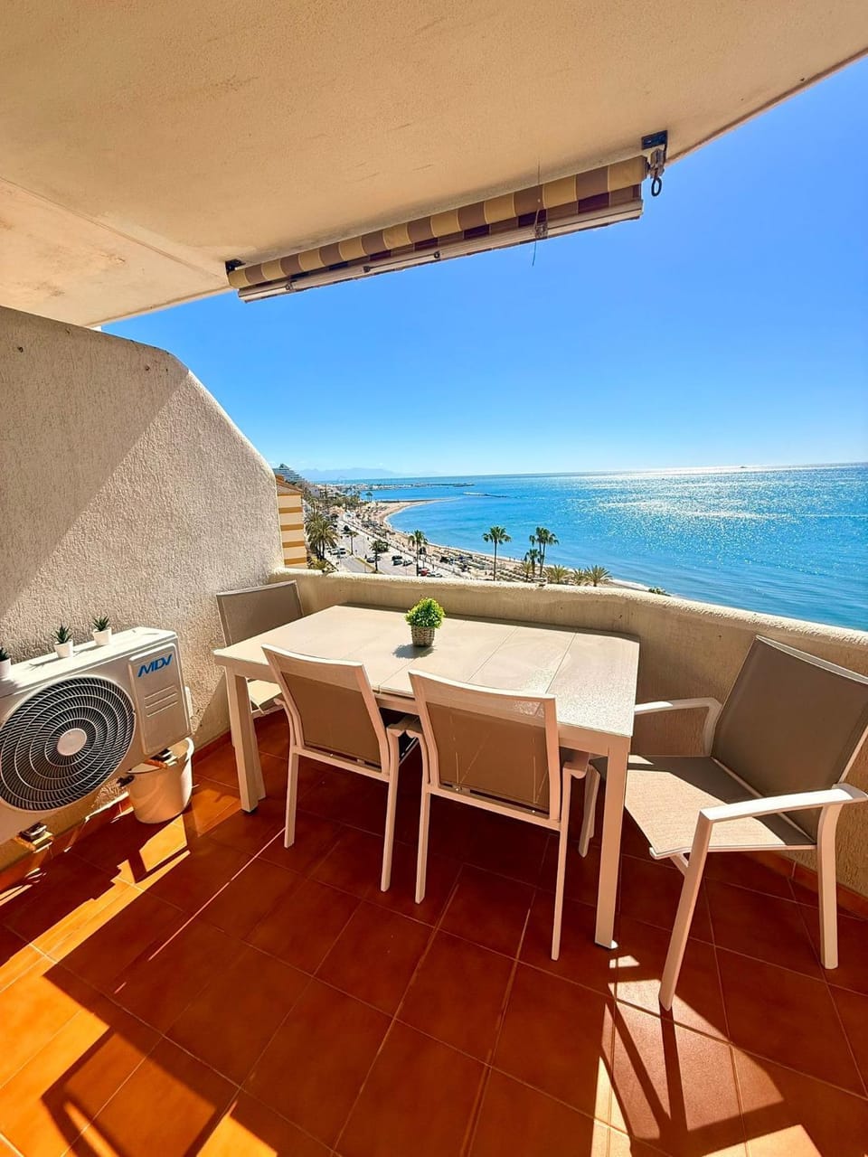 Large Deluxe Front Sea View Apartment Benalbeach Apartment in Benalmadena