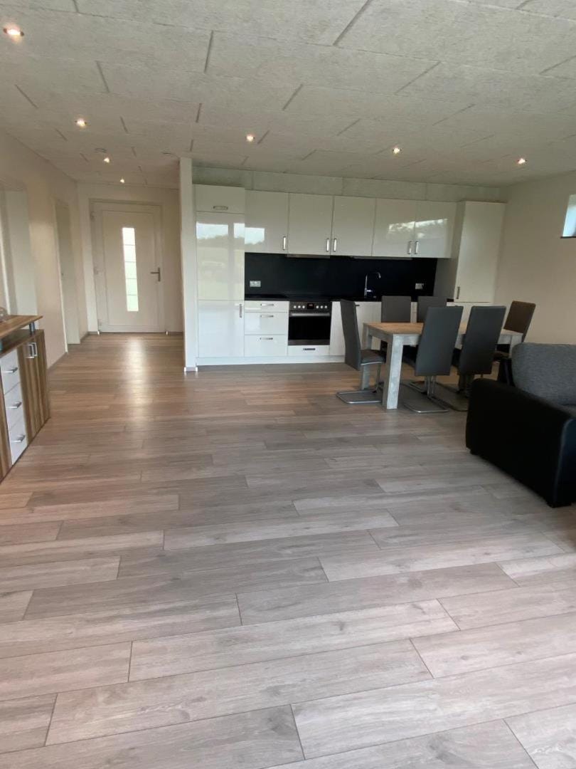NEU! Modernes Ferienhaus Schwanbeck mit Whirlpool-Option House in Lubeck