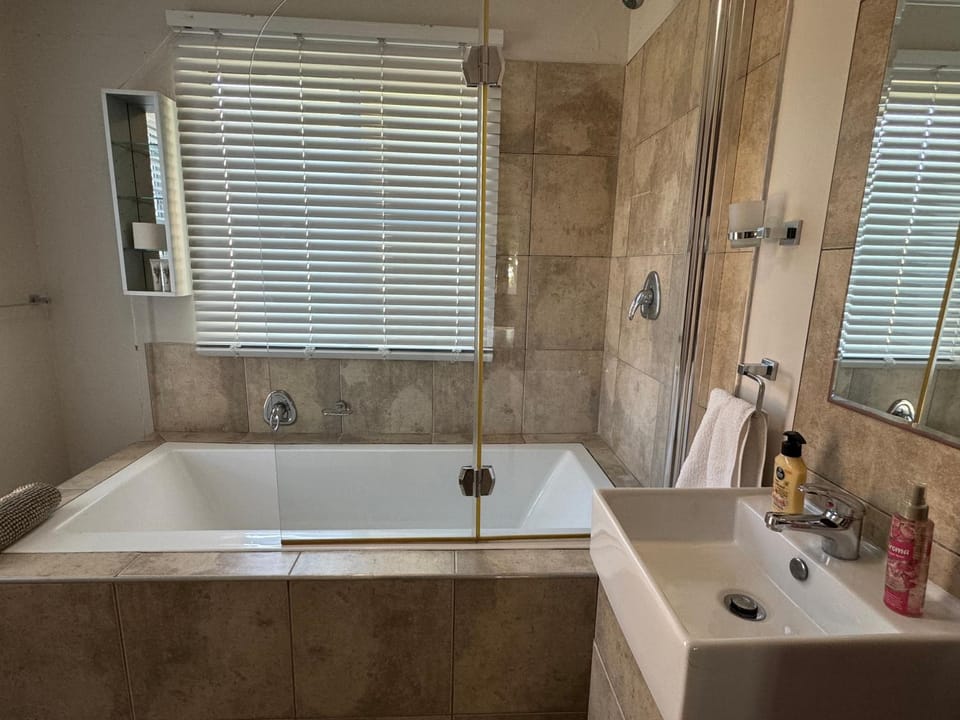 Shower, Bathroom, towels