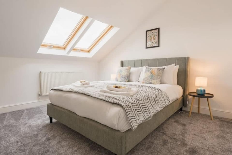 5 Bedroom Home Sleeps 10 Nr Royal Liverpool Golf House in Wirral