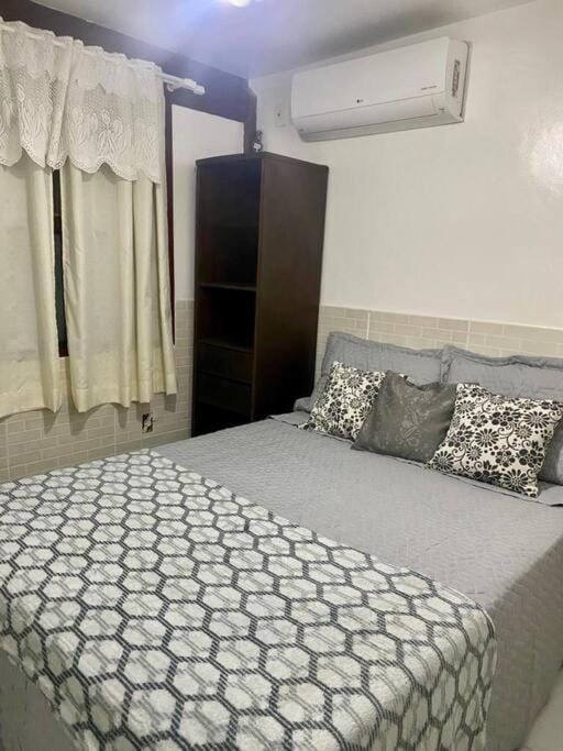 Photo of the whole room, air conditioner