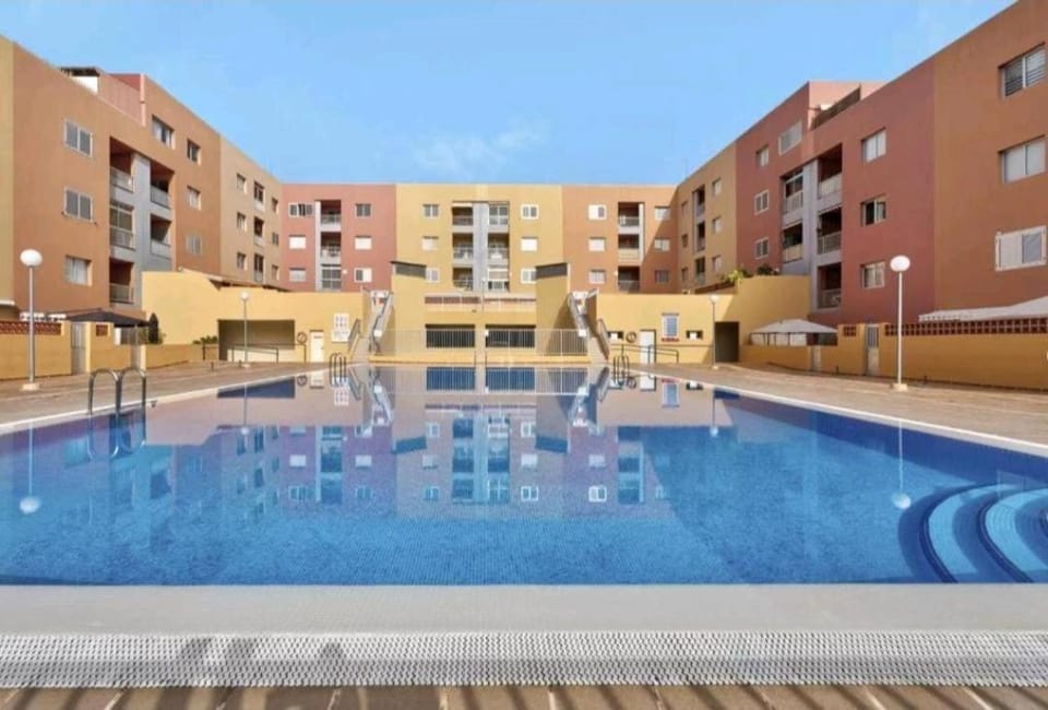 Property building, Day, Pool view, Swimming pool