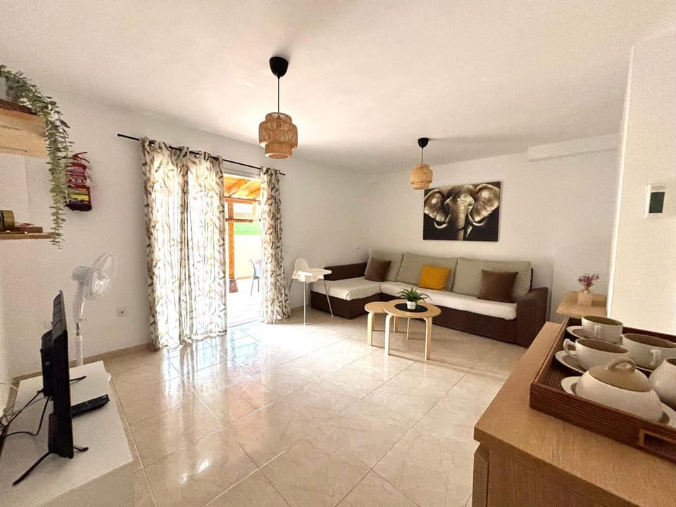 Living room, Dining area