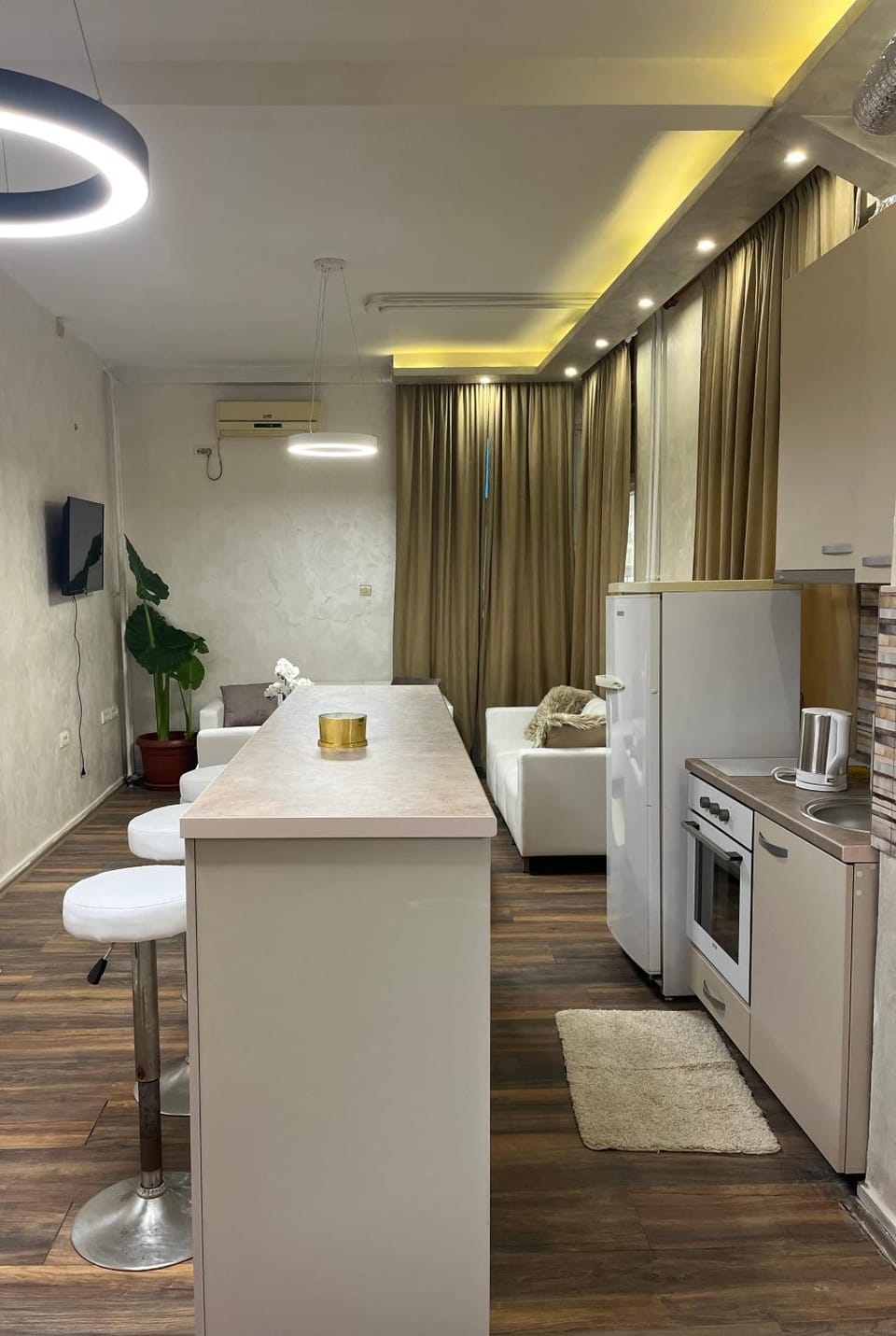 Living room, Seating area, oven