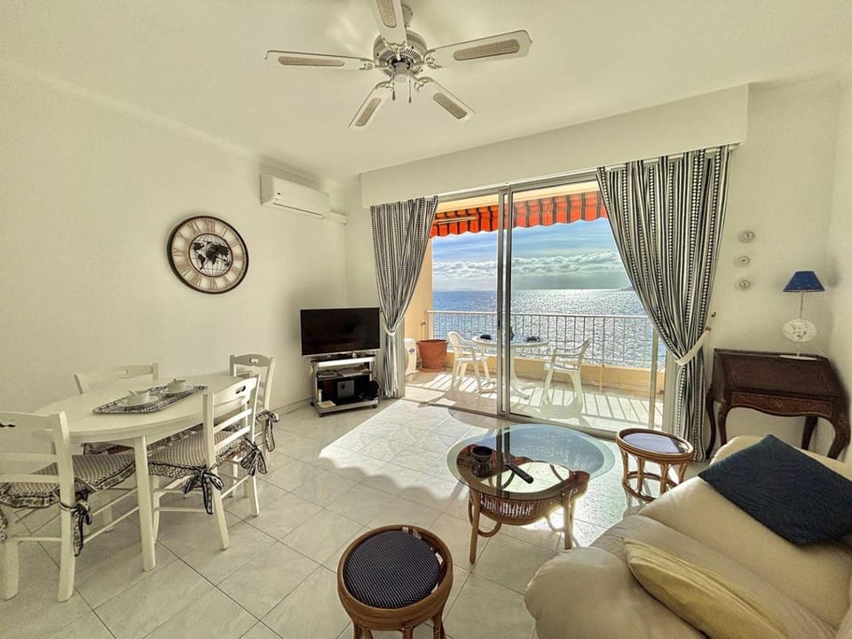 Living room, Sea view