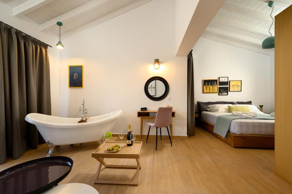 Photo of the whole room, Bedroom, Bath, towels