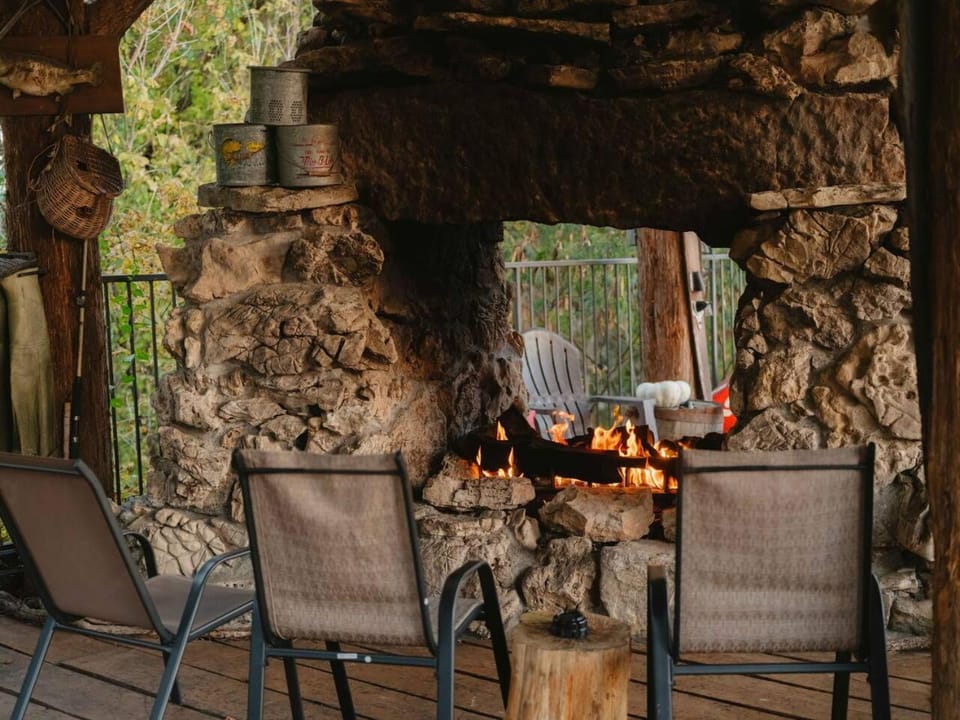 Stonegate Lodge W Pool & Outdoor Firepits Room #201 Apartment in Eureka Springs