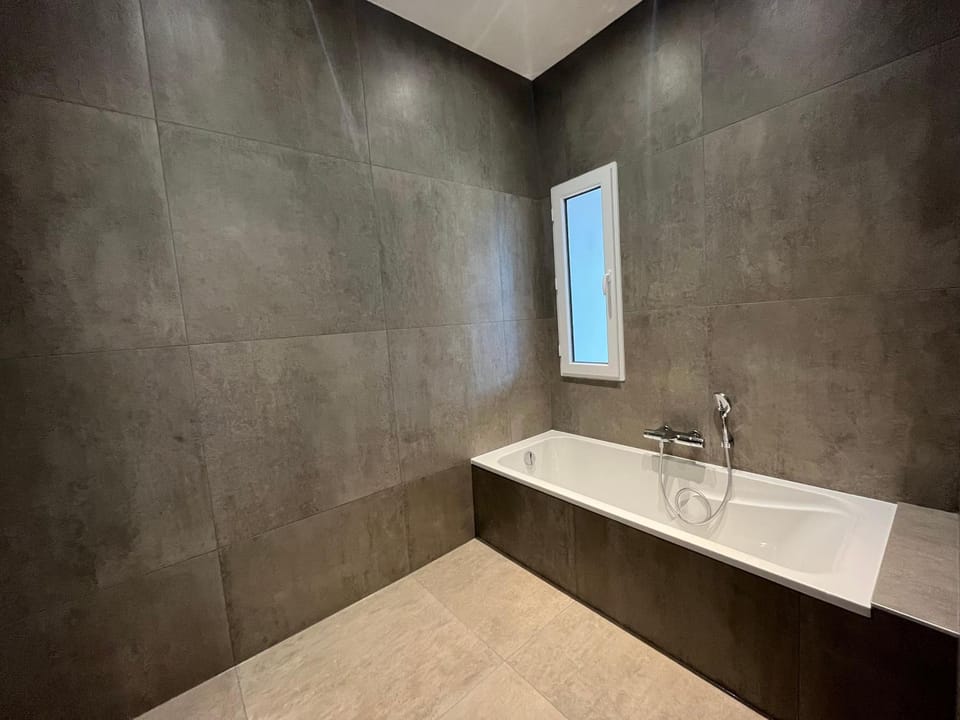 Bathroom, Living room