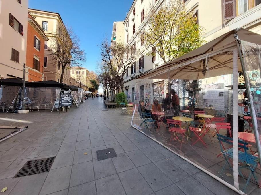 Neighbourhood, Street view