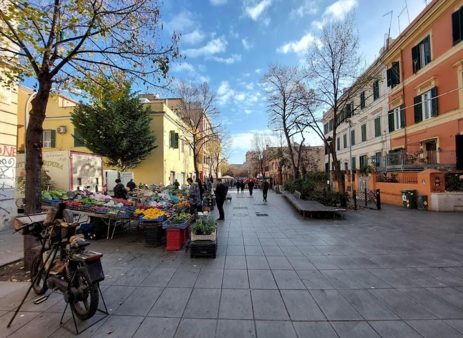 Neighbourhood, Street view