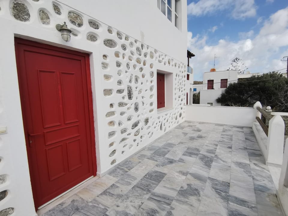 VILLA VASILIS ORNOS Bed and Breakfast in Mykonos, Mikonos 846 00, Greece