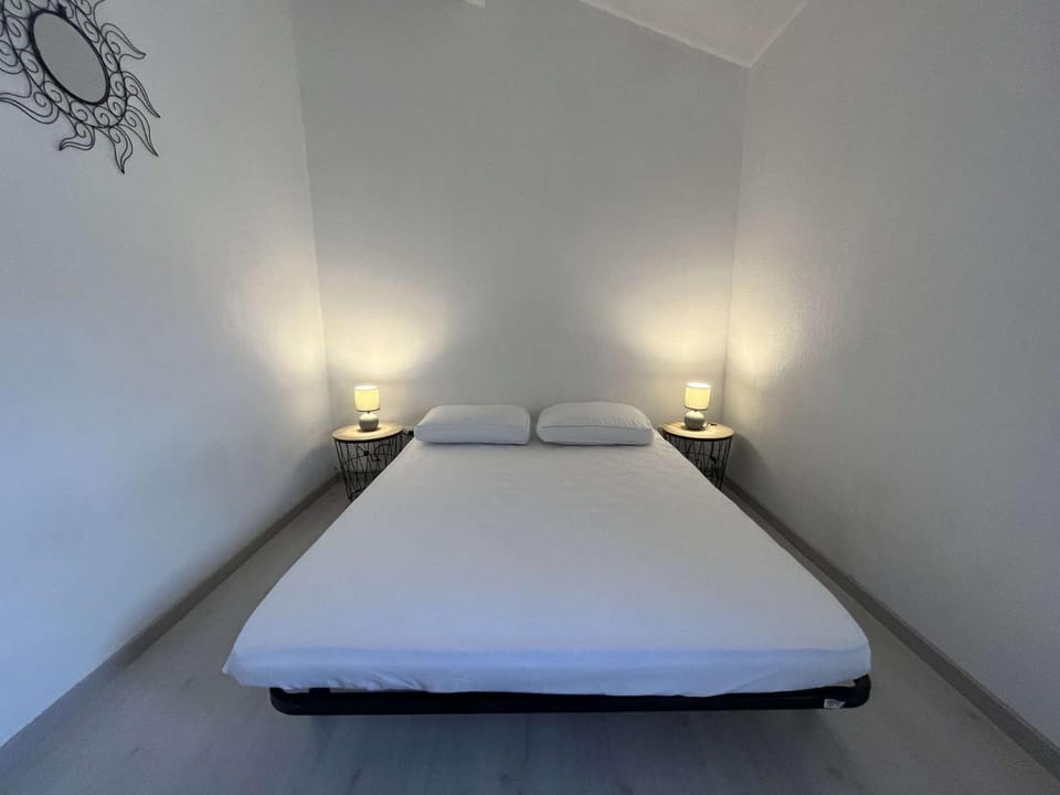 2 chambres, lave linge, lave vaisselle, parking, balcon, parking privatif Apartment in La Seyne-sur-Mer