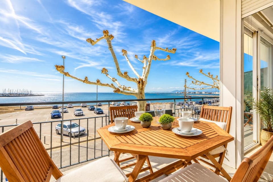 Natural landscape, Balcony/Terrace, Seating area, Sea view