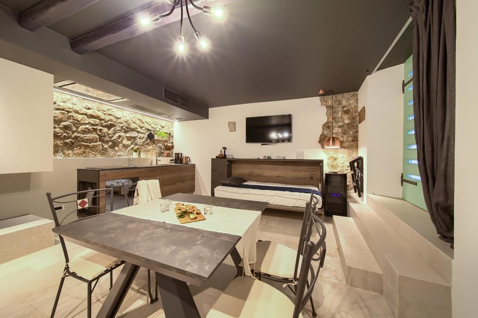 TV and multimedia, Kitchen or kitchenette, Living room, Dining area
