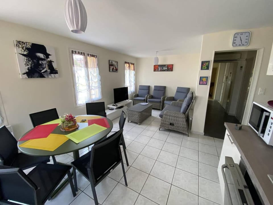 Vue mer au coeur de Saint Mandrier, 3 chambres, climatisation, wifi (fibre) Apartment in French Riviera
