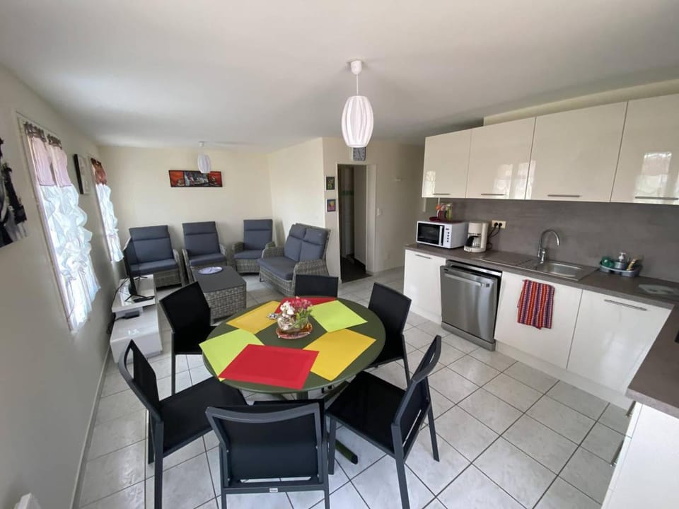 Vue mer au coeur de Saint Mandrier, 3 chambres, climatisation, wifi (fibre) Apartment in French Riviera