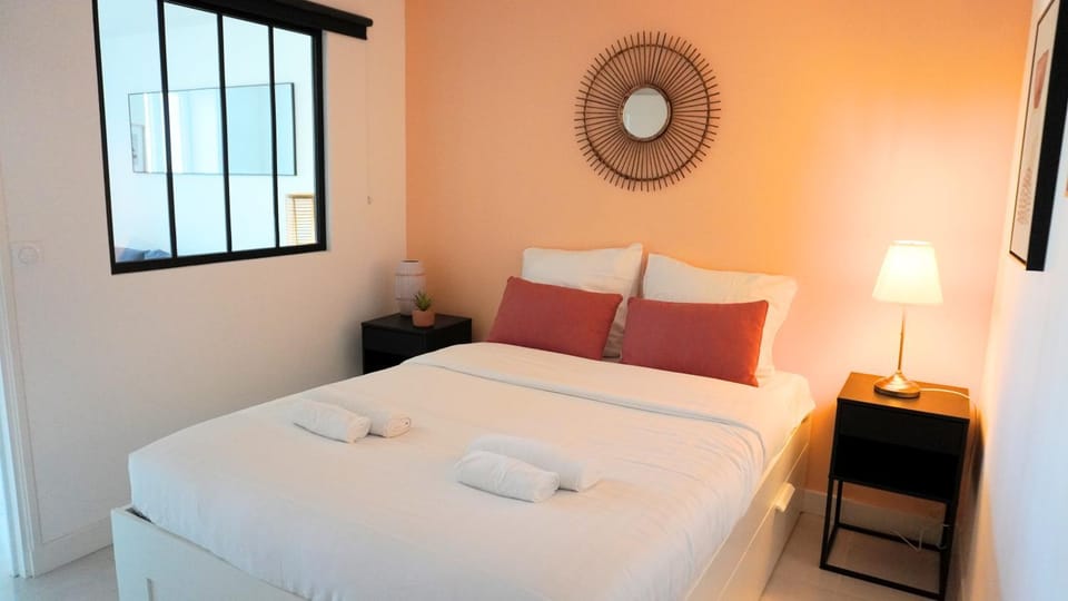 Bed, Photo of the whole room, Bedroom