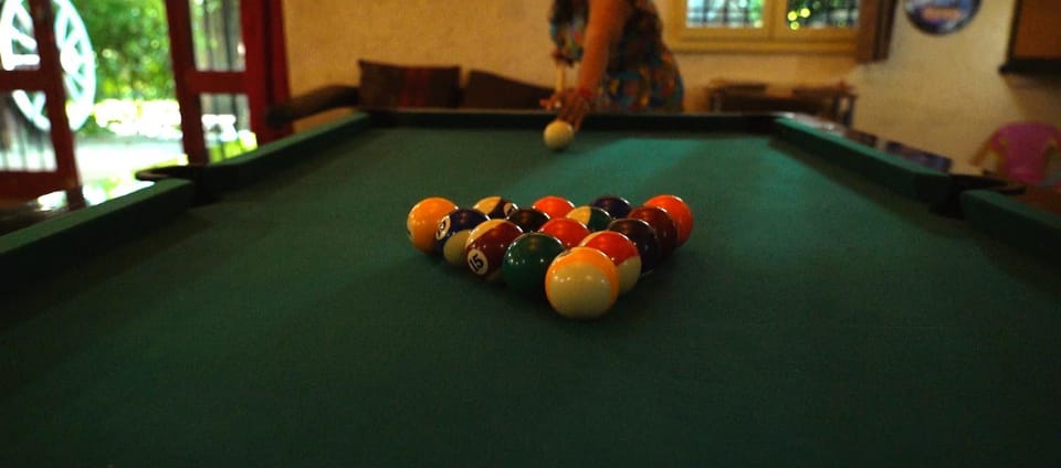 Billiard, On site